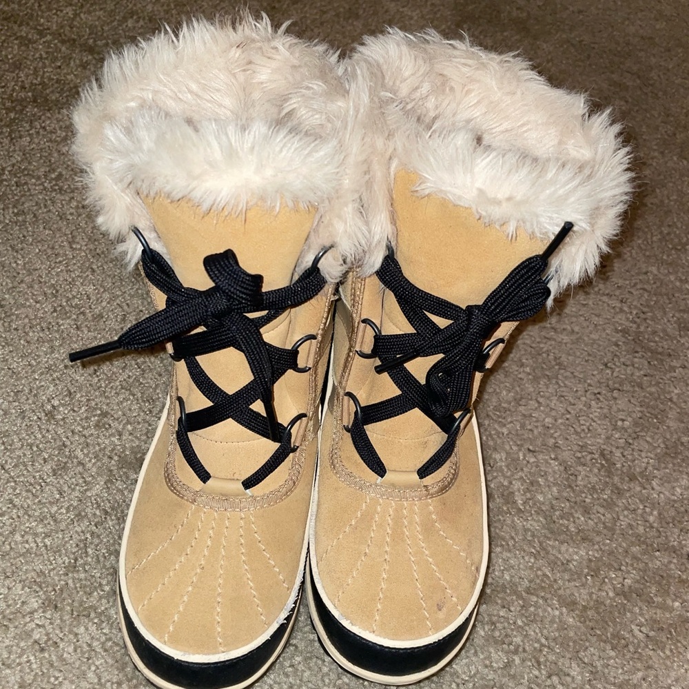 Sorry Tivoli II snow boot size 7.5 in curry